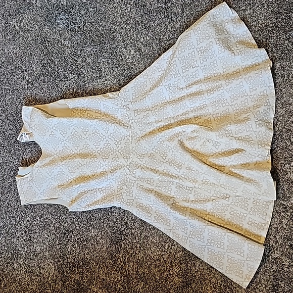 STUNNING DIANE VON FURSTENBERG FIT AND FLARE DRESS - Picture 3 of 14